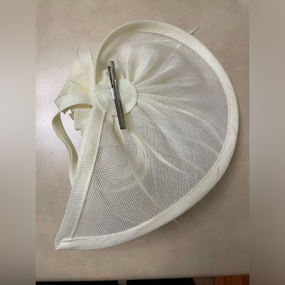 Tea party fascinator hat - Picture 4 of 5